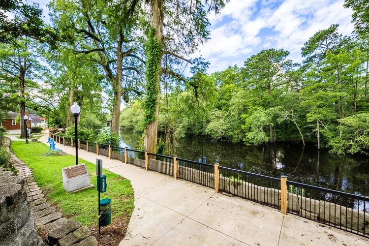 Historic Downtown Riverwalk Lumberton Visitor's Bureau